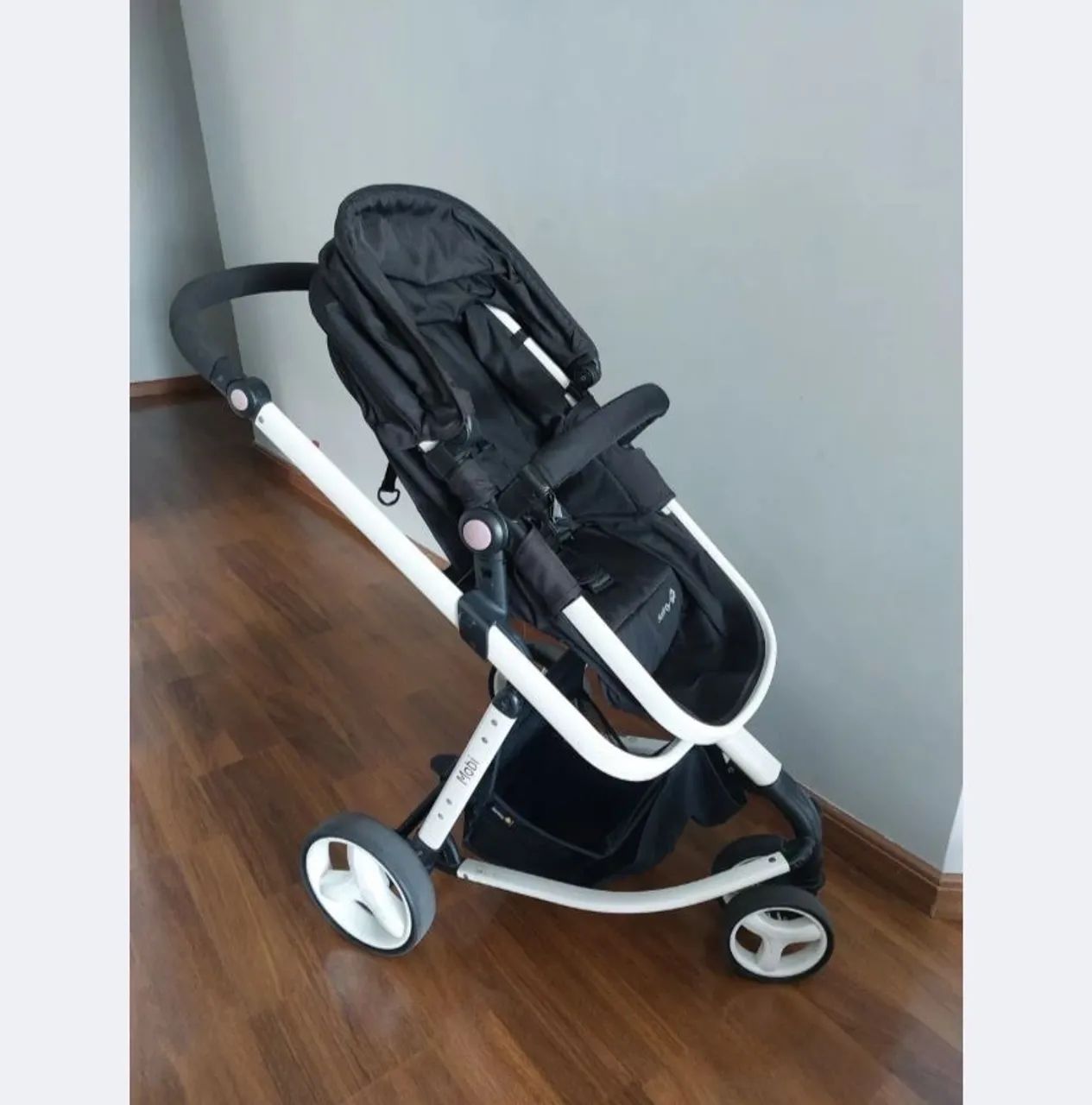 Carrinho de bebê e cadeirinha