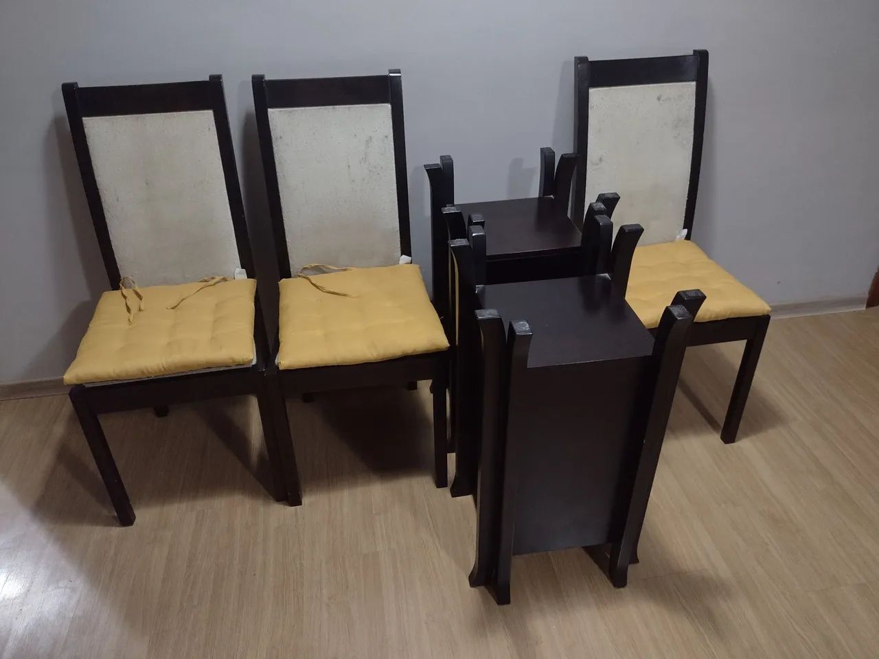 Cadeiras e base para mesa de jantar 
