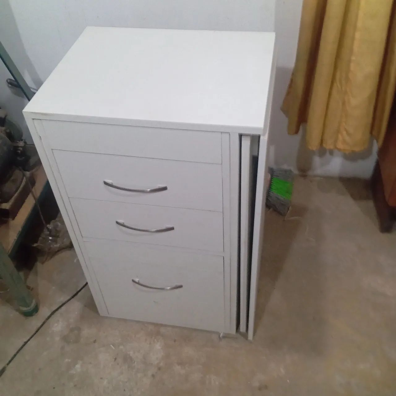 Mesa e cadeira para computador