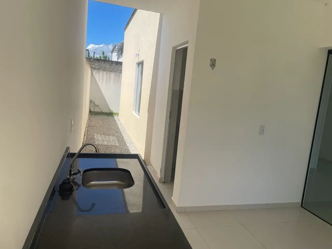Alugo linda casa em condomínio fechado - Foto 3