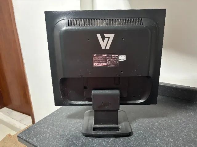 Monitor 17? V7 TFT LCD (Modelo: D1711 / D1711-B6) - Usado  - Foto 2