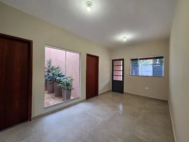 Casa com amplo quintal no Los Angeles - Foto 4