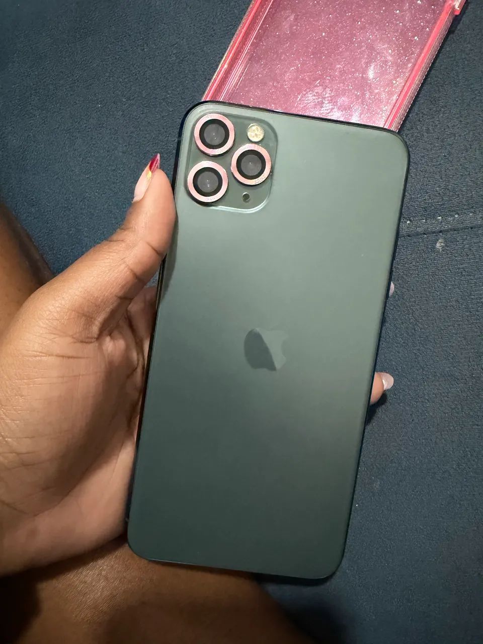 Vendo um iPhone 11 Pro Max