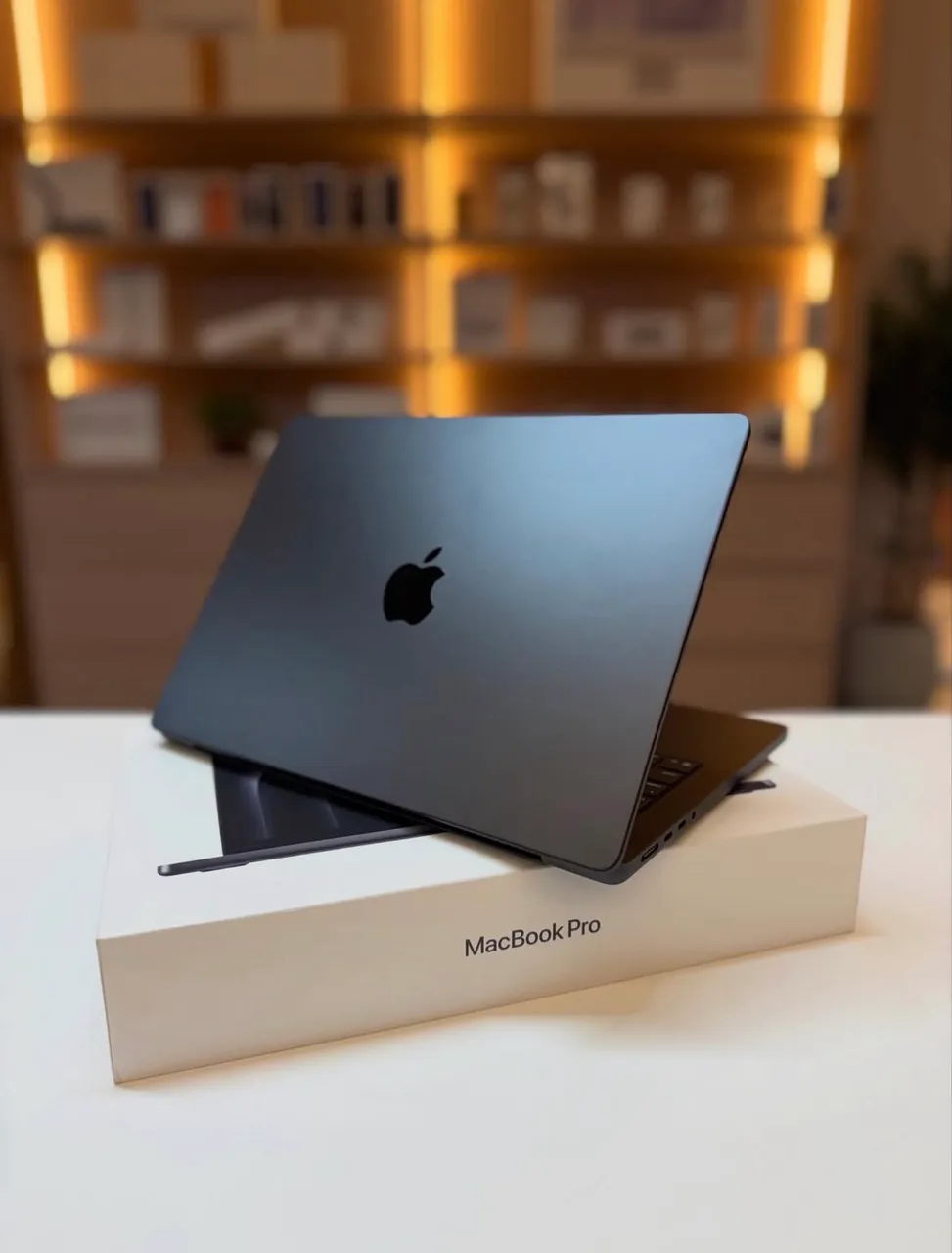 MacBook Pro 14 M3 Pro - 18GB RAM / 512GB SSD - Notebooks - Vila