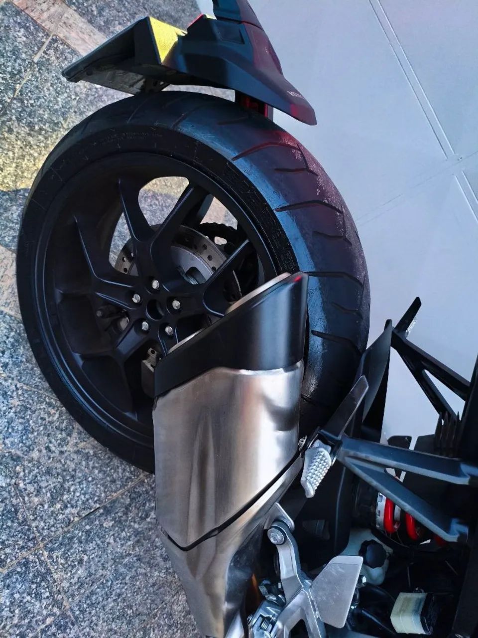 CB 1000r muito nova - Foto 4