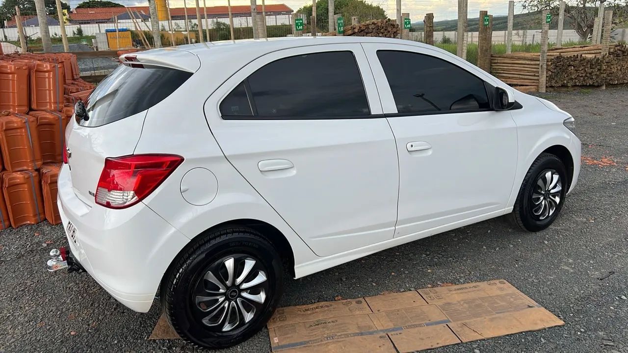 Chevrolet Onix ONIX HATCH LS 1.0 8V FLEXPOWER 5P MEC. 2016