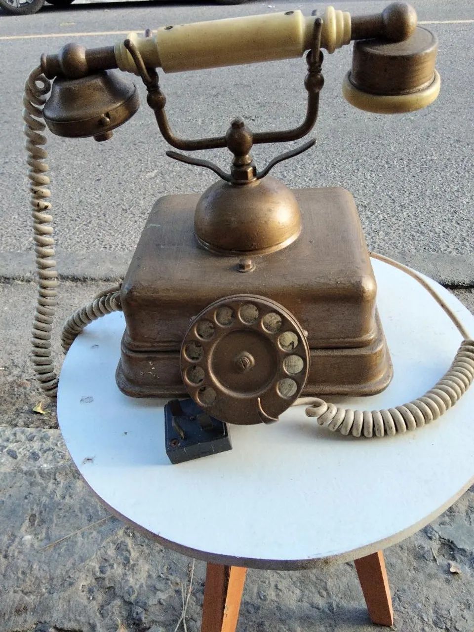Telefone Antigo material em Bronze... - Foto 3