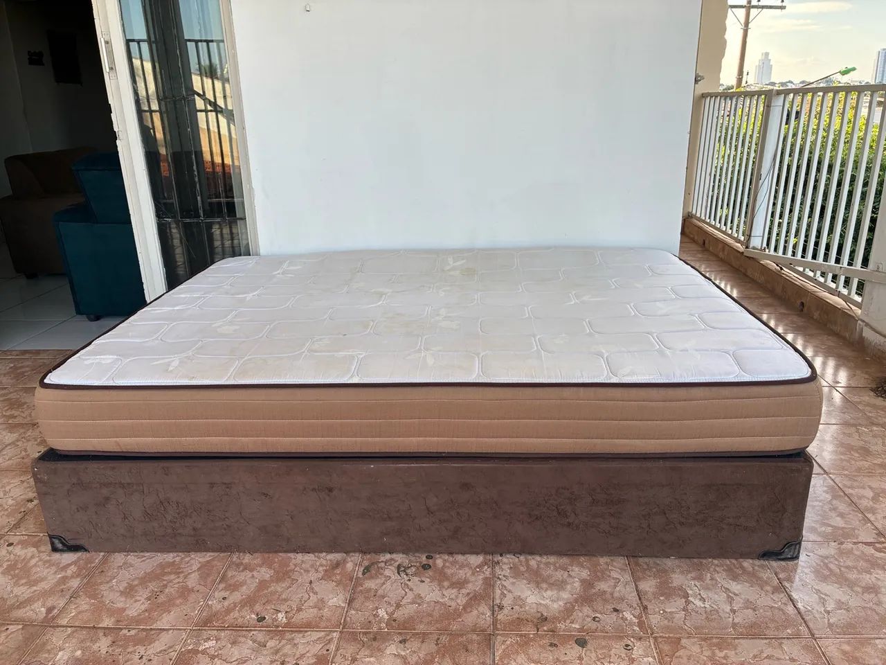Cama de Casal + Colchão 1,90 x 1,40m