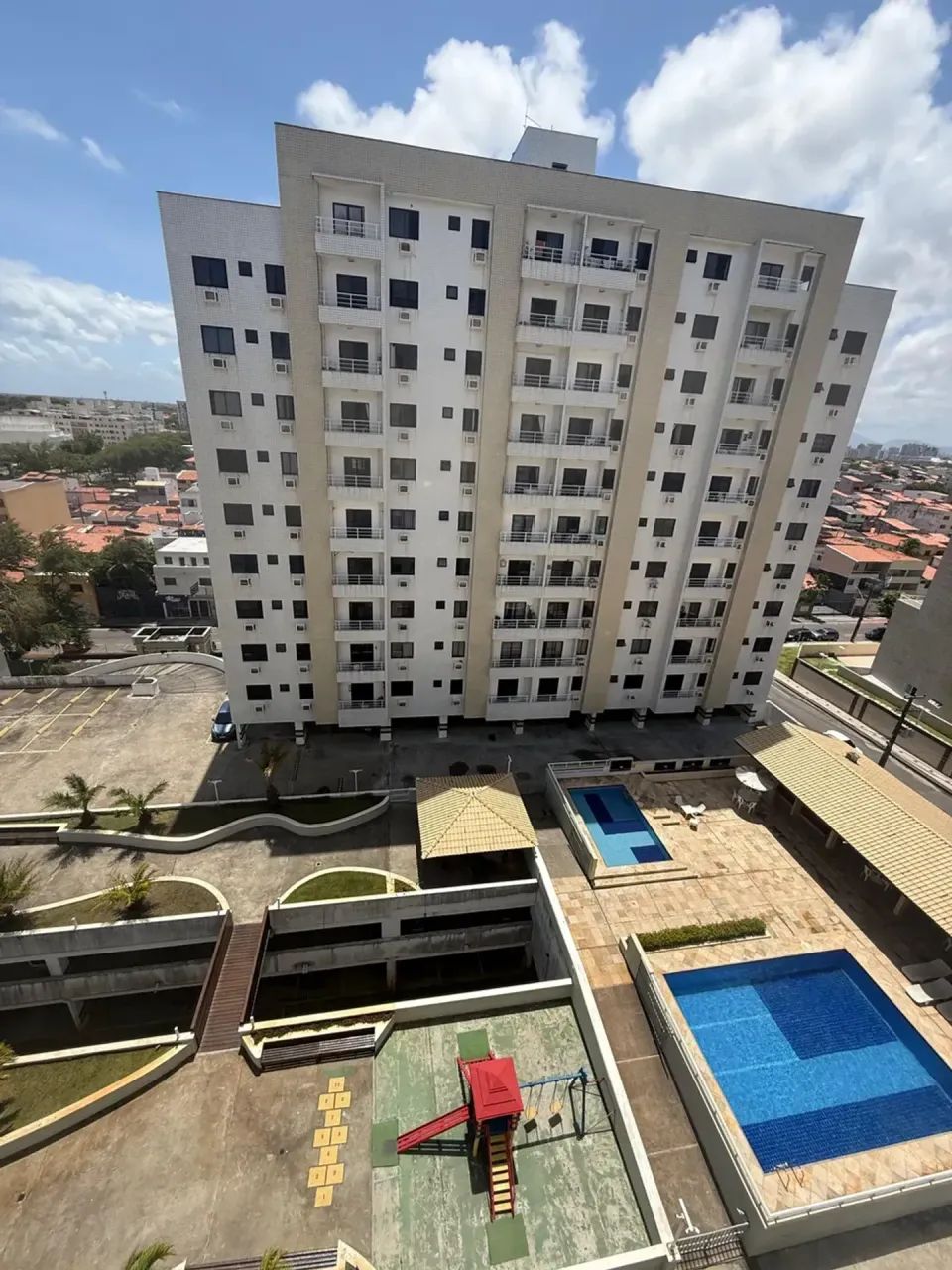 EXCELENTE OPORTUNIDADE NO CONDOMÍNIO LES JARDINS - COCÓ