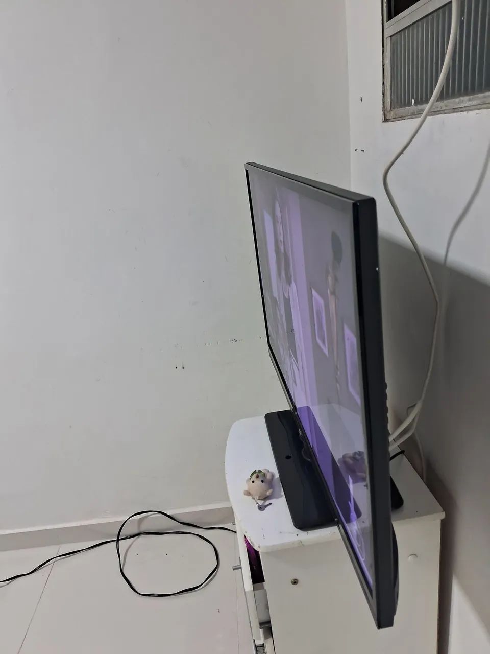 Vendo tv AOC 32 polegadas, funcionando em perfeito estado , com controle. - Foto 2