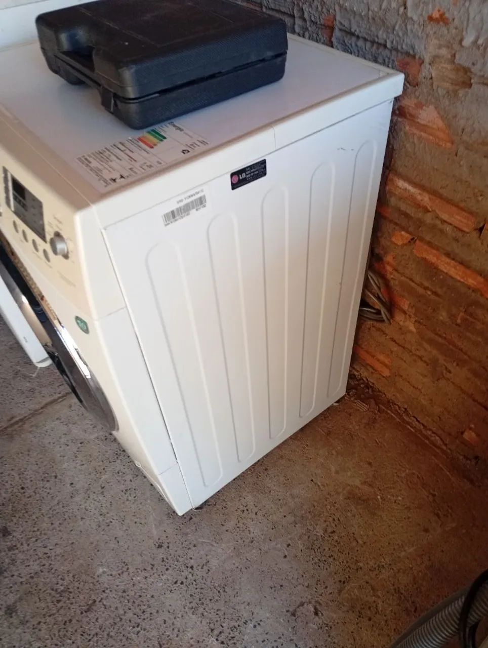 Vendo lava e seca LG de 8.5 KG funcionando  perfeitamente - Foto 2