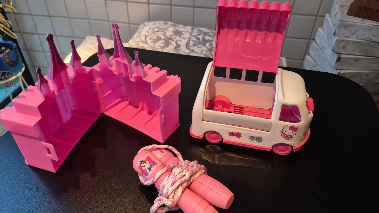  3 itens - Princesas e Hello Kitty OPORTUNIDADE!! - Foto 4