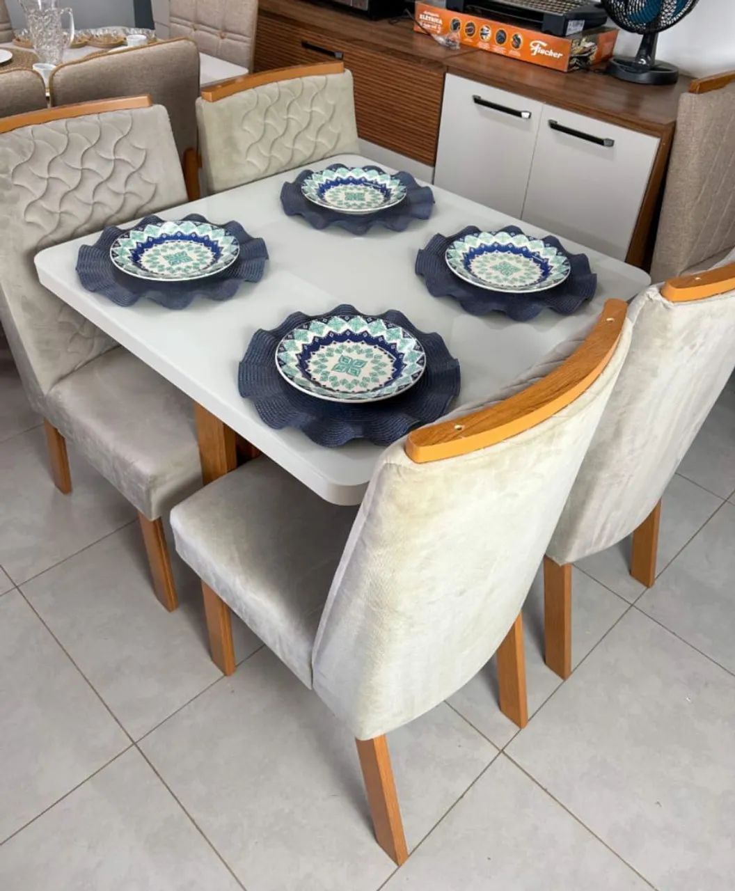 Mesa de jantar 4 lugares poly