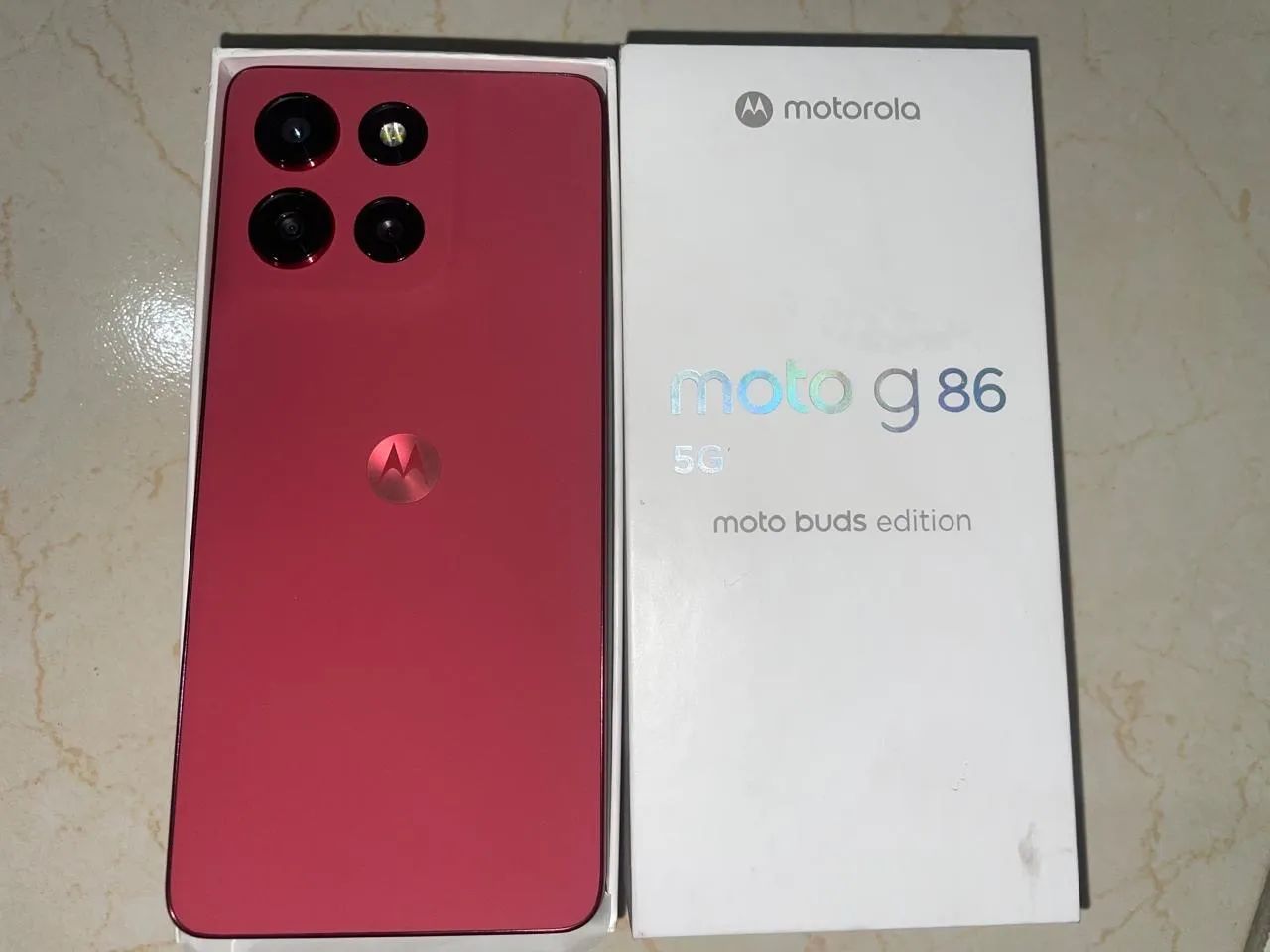 Motorola g86 aberto para conferir 