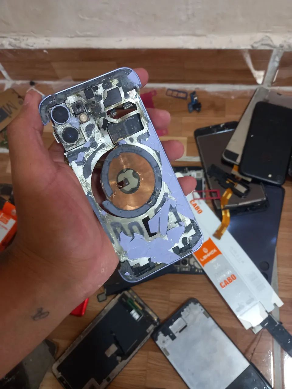 LOTE DE PEÇAS DR CELULARES (PLACA IPHONE 12, IPHONE XR, PLACA IPHONE 8, E DIVERSOS - Foto 3