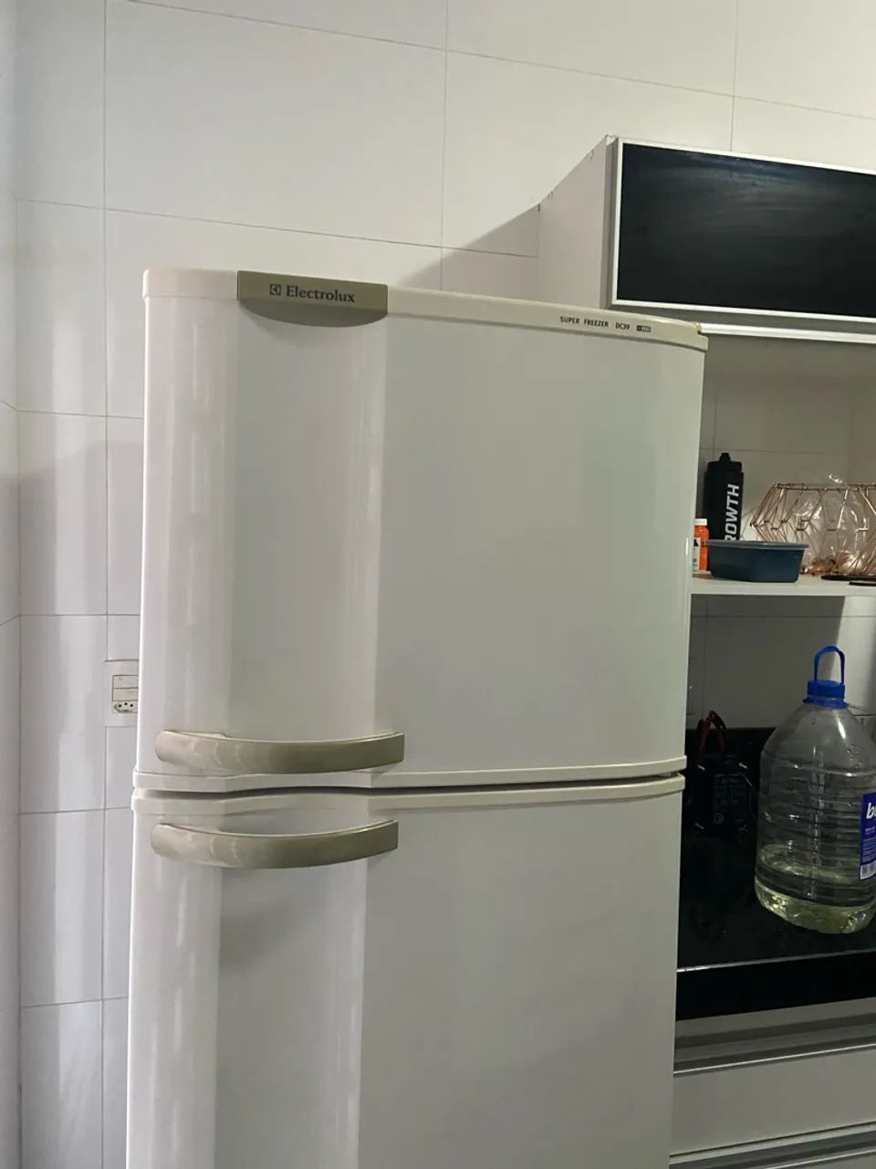 geladeira 2 portas eletroluz 220v