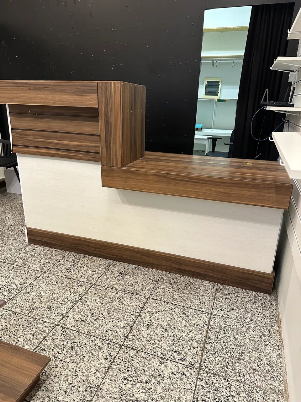 Móveis para Loja: Estantes, Painéis, Expositor, Caixa, Vitrine com Iluminação, Prateleiras - Foto 2