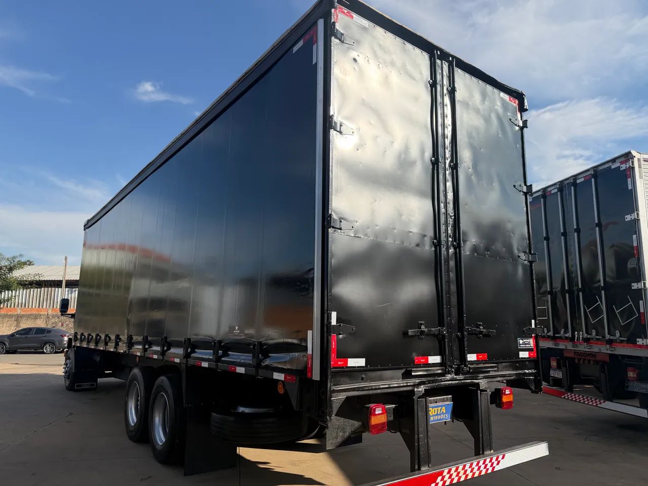 Ford cargo 2422 6x2 bau sider 2010 - Foto 4
