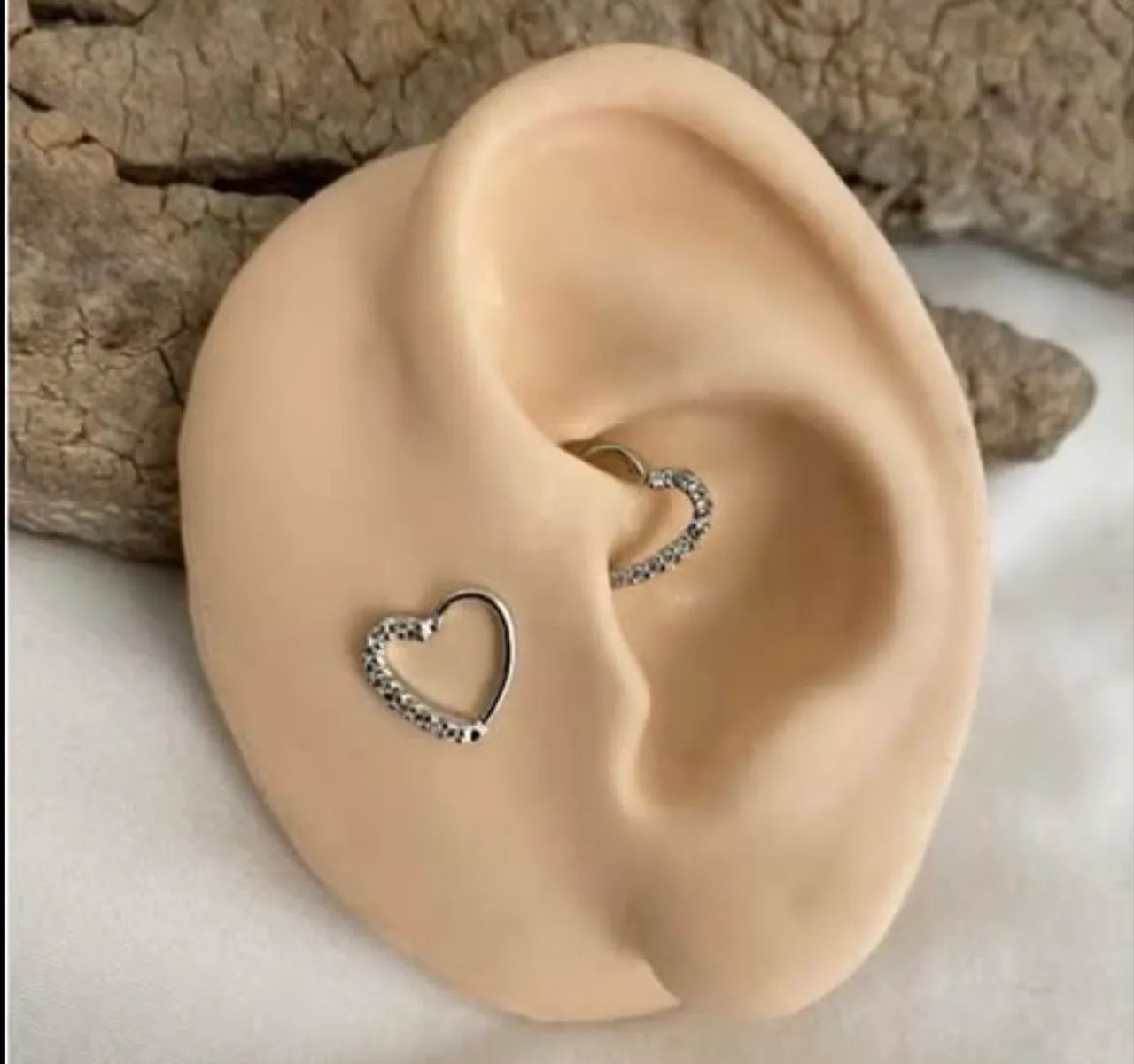 2 Piercing para o Daith Coração semi Cravejado com Pedra de Zircônia 