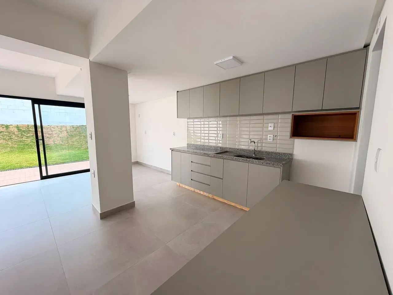 Casa tipo sobrado c/ 200m² com 4 Q (sendo 3 suítes) cozinha e suíte máster com moveis plan - Foto 3
