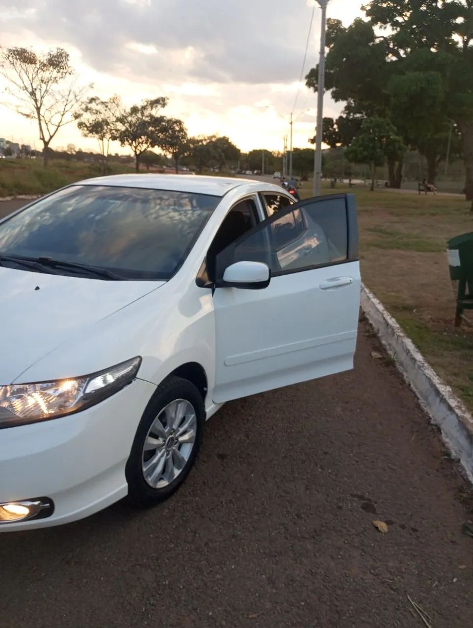 Honda City 1.5 LX 16V FLEX 4P AUTOMÁTICO 2013