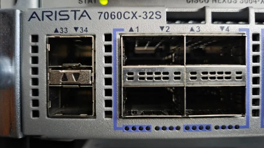 Switch Arista DCS-7060CX-32S - Foto 2