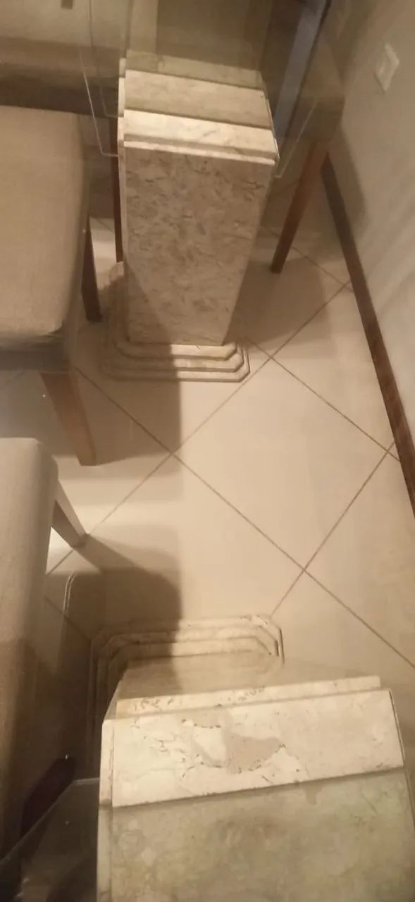 Mesa de jantar: vidro 2,00 x 1,20 + 6  cadeiras - Foto 2