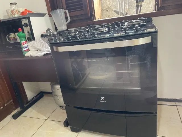 FOGÃO ELETROLUX PRETO COM MESA DE VIDRO - Foto 4