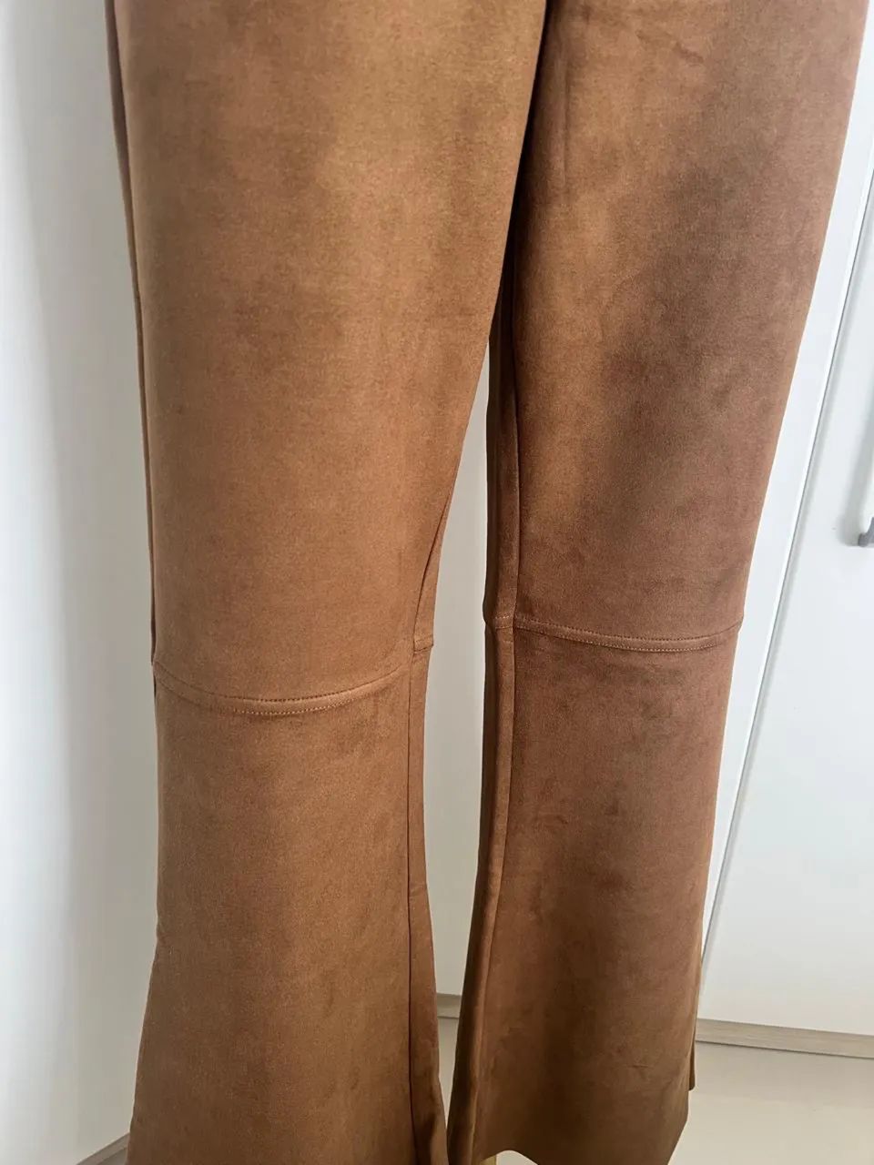 Calça flare suede Marfino nova  - Foto 5