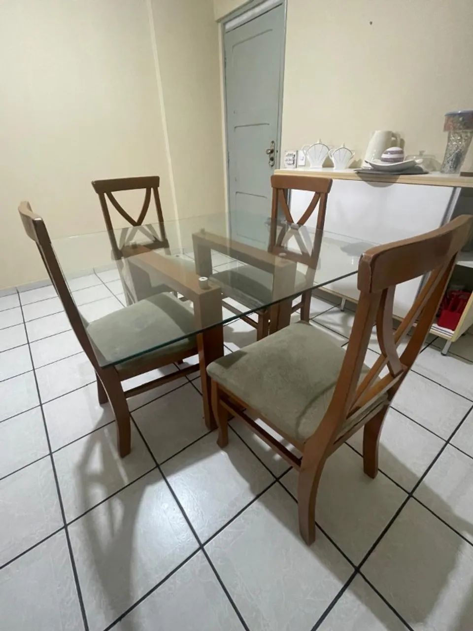 Mesa de jantar vidro com 4 cadeiras 