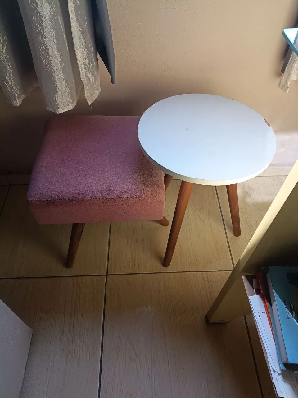 Vendo 2 mesinhas R$30,00 as duas - Foto 3