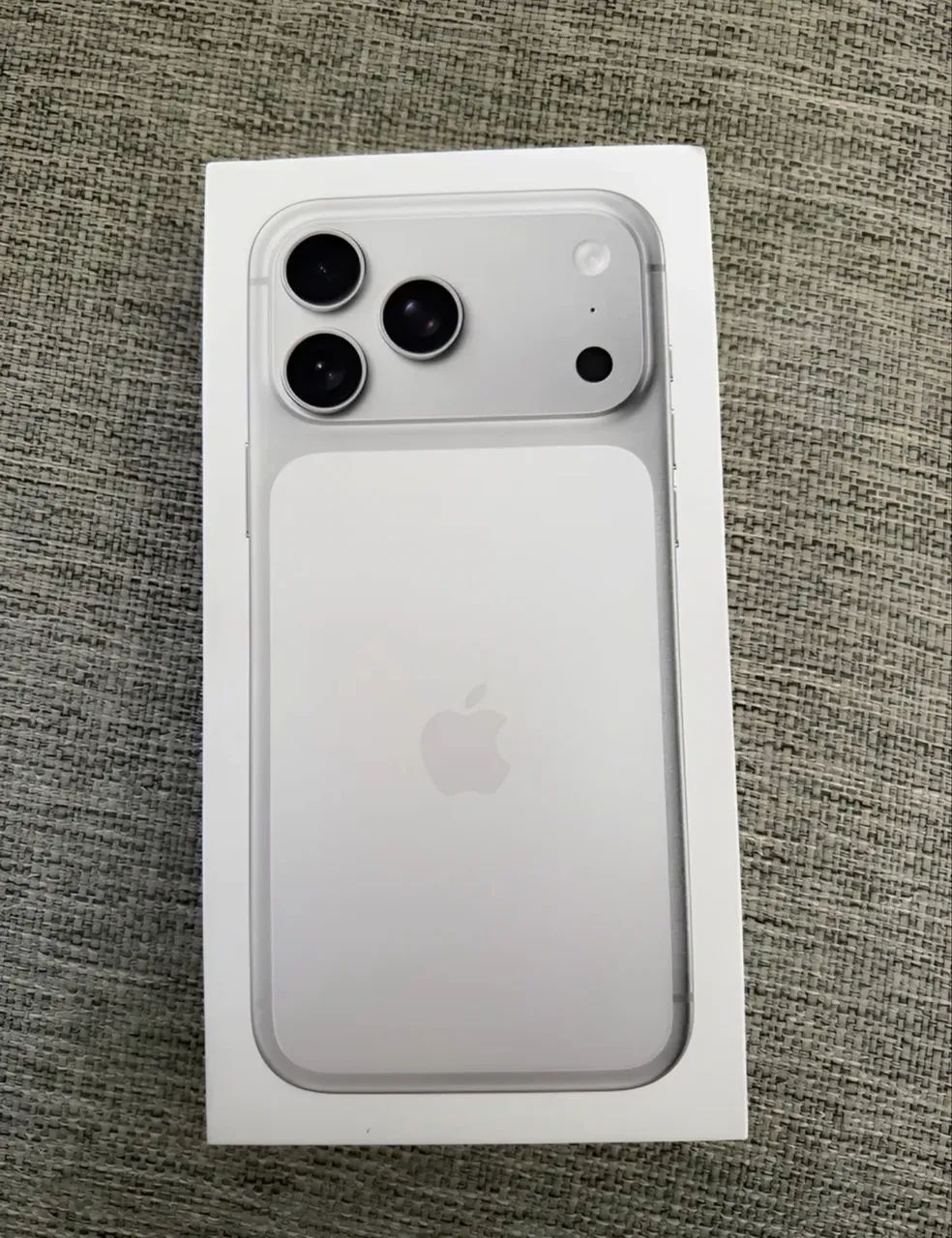iPhone 17 pro Max Silver 256GB 2 mês de uso. Sem marcas