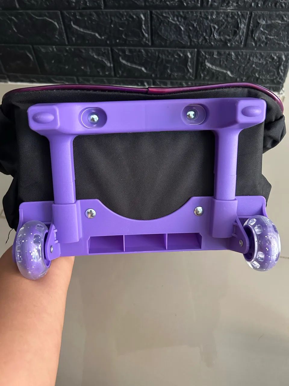 Mochila Wandinha  - Foto 4