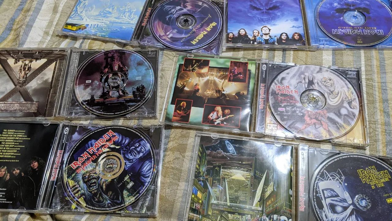 Coleção Iron Maiden - CDs e DVD - Foto 2