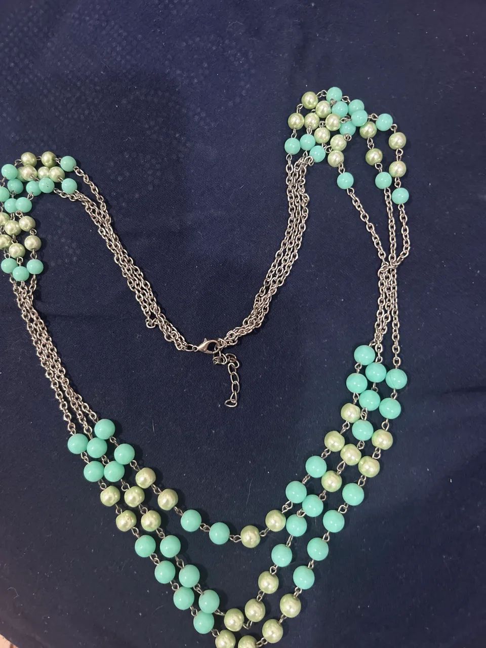 Colar de pérolas verde em degrade 