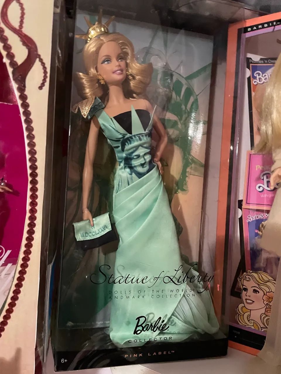 Barbie collector estátua da liberdade  - Foto 5