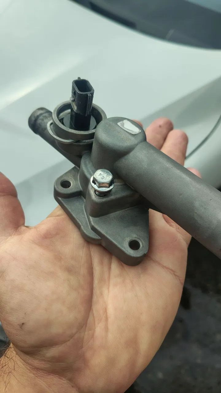 Carcaça da valvula termostatica Renault Kwid  - Foto 3