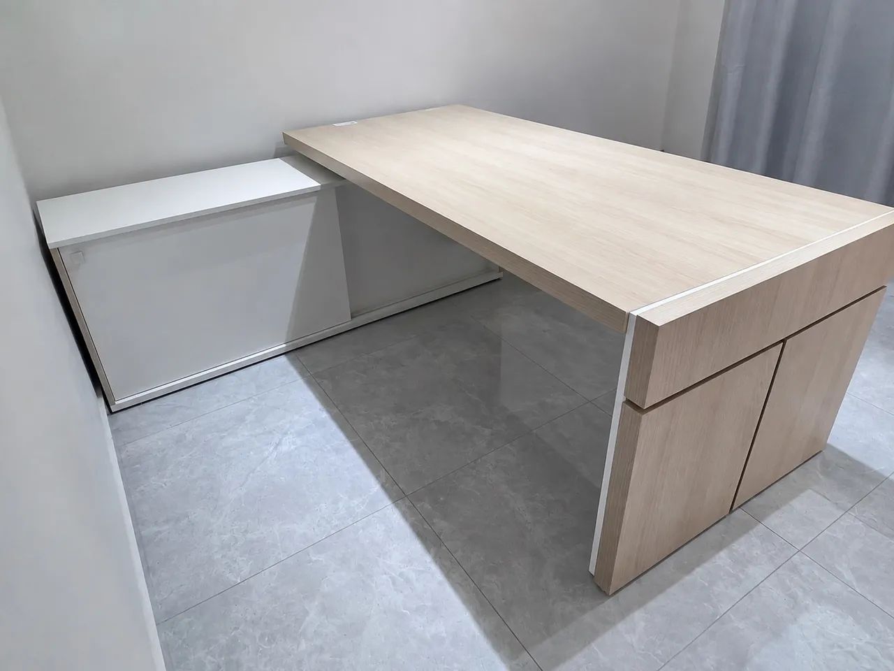 Mesa de madeira grande para escritório em L reforçada 
