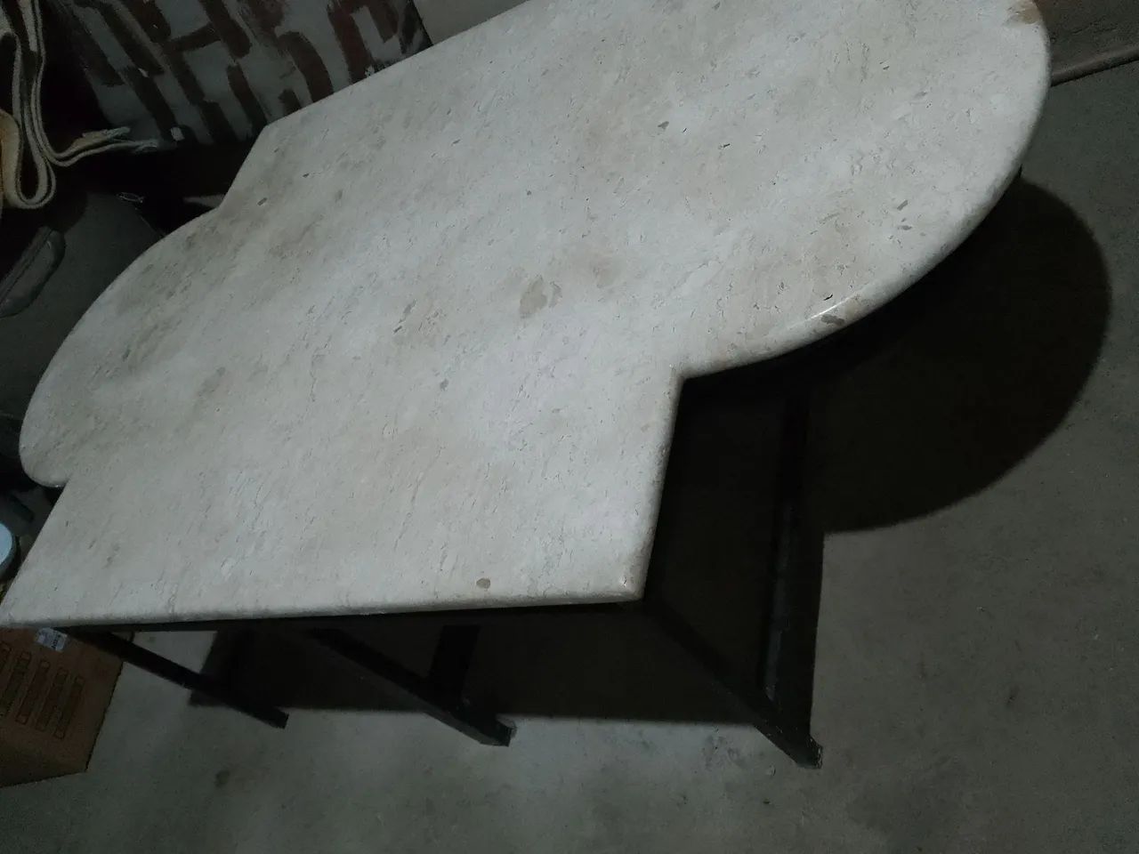 Vendo um lindo centro de mármore em perfeito estado base de ferro falar com Sérgio tel:999 - Foto 5