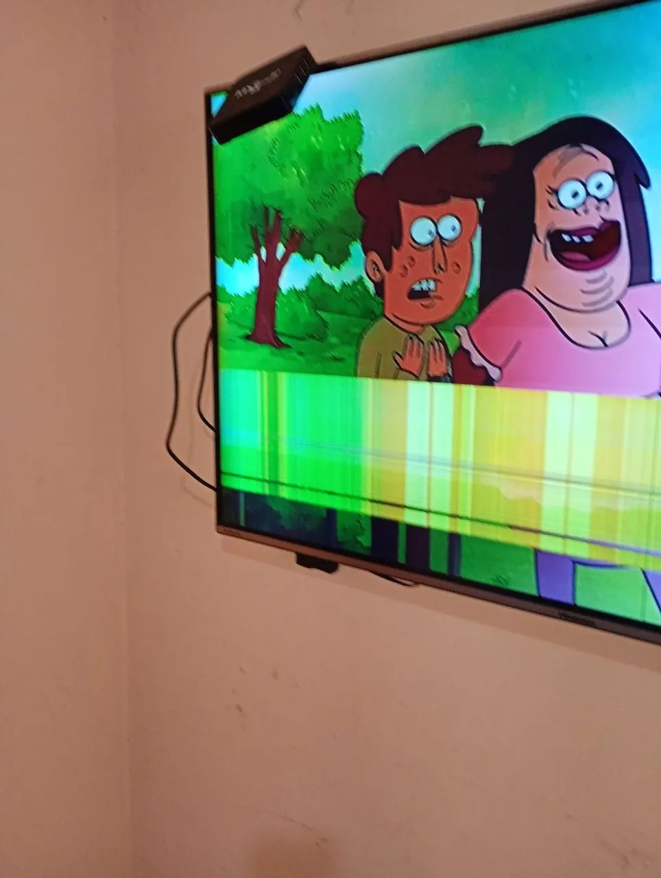 Vendo Tv Hisense 50 polegadas para retirada de peças está com display quebrado  - Foto 2