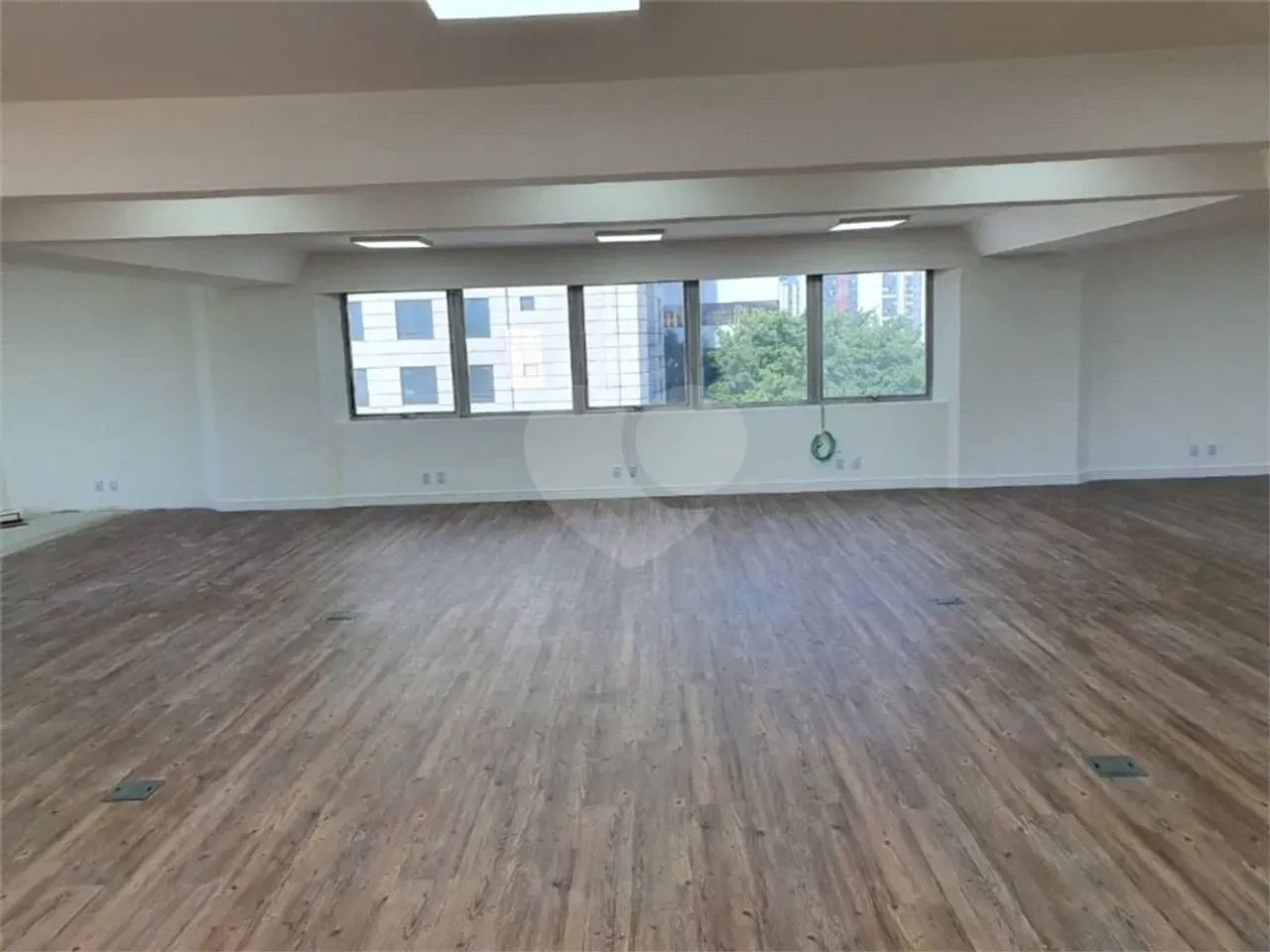 Sala comercial para locação e venda. 204m² AU - Foto 2