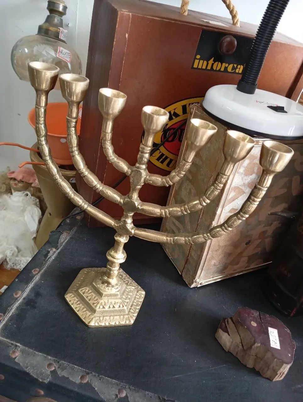 Castiçal israelita Menorah. Em bronze. - Foto 4