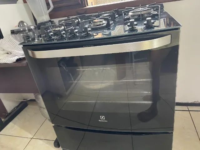 FOGÃO ELETROLUX PRETO COM MESA DE VIDRO - Foto 3