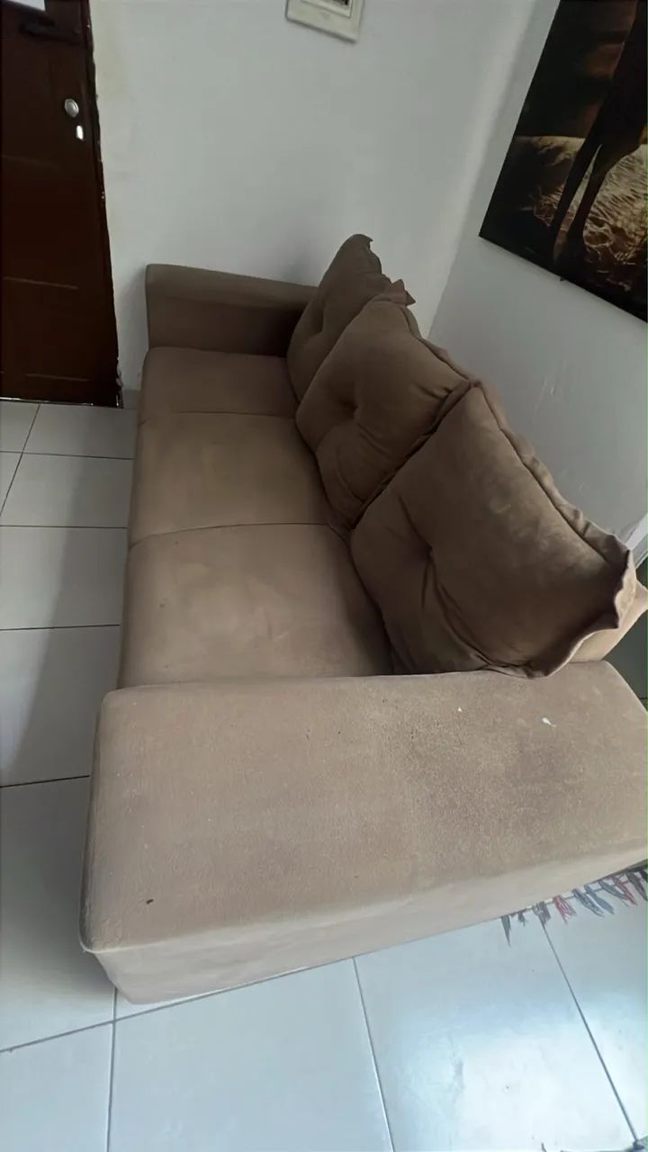 Vendo 2 sofás (2x3 lugares) com almofadas