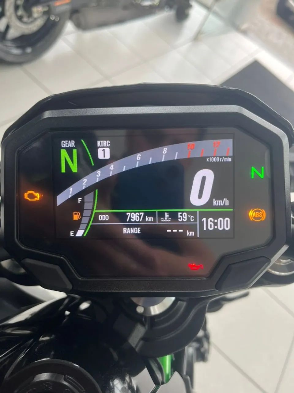 KAWASAKI Z650 2025 - Foto 4