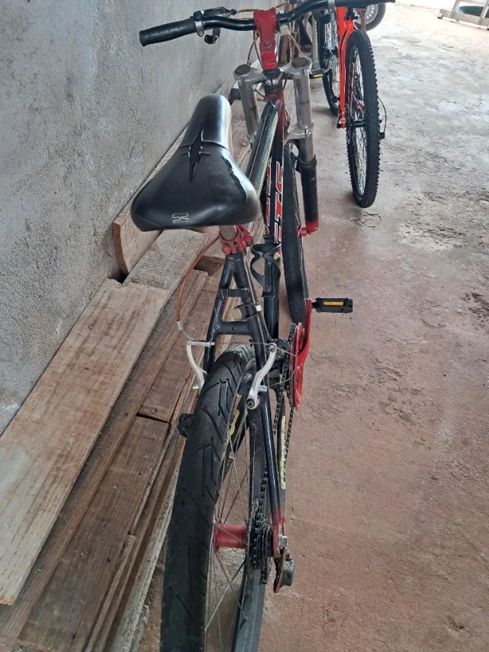 Bicicleta usada- necessita de pequeno reparo - Foto 2