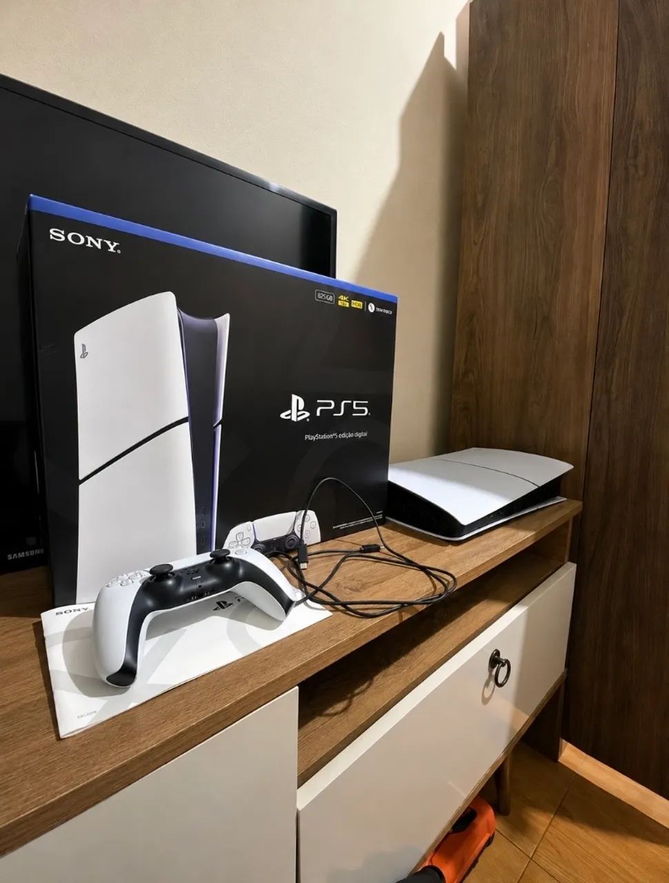 PS5 Slim Digital 