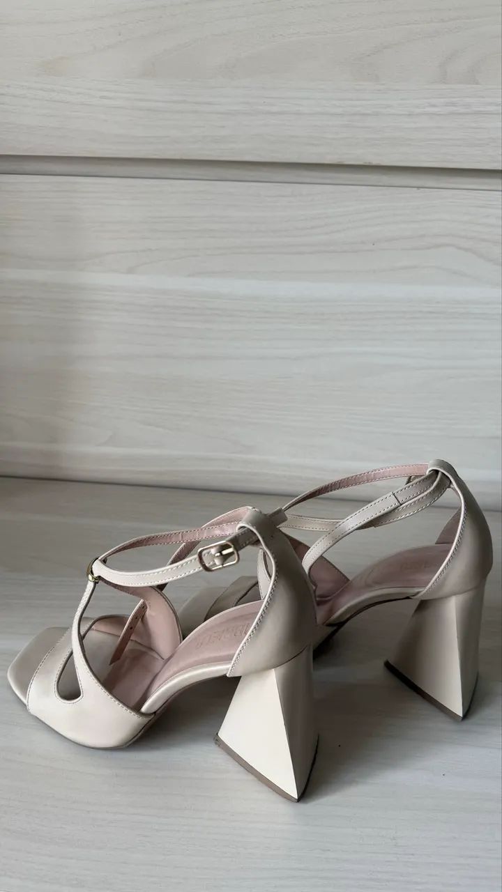 Sandália off white tamanho 35 - Foto 3