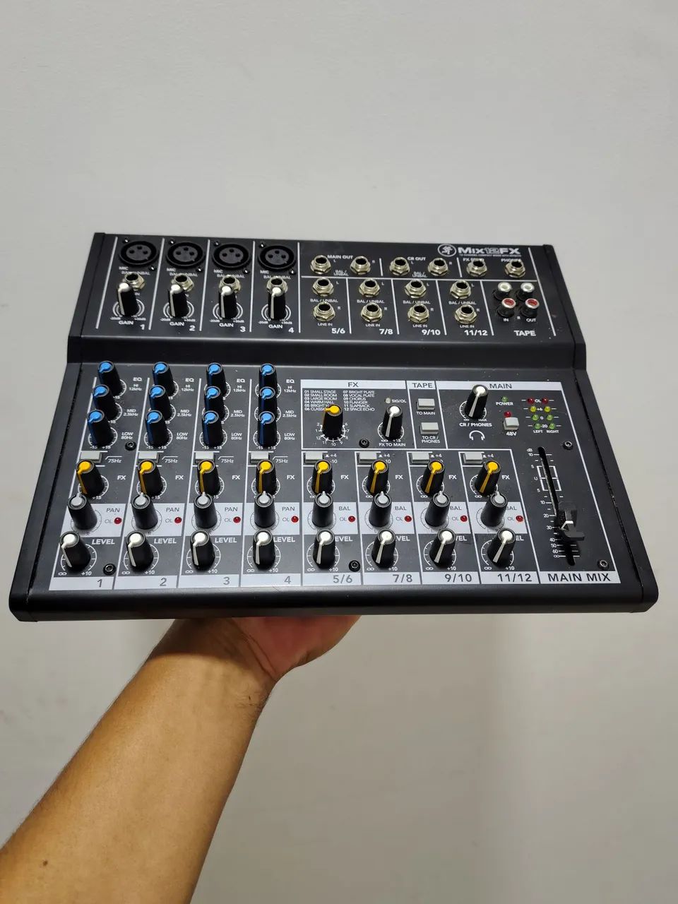 Mesa de Som MACKIE MIX12FX profissional
