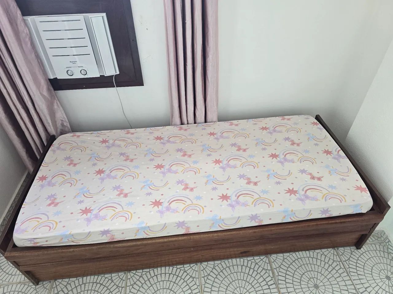 Vendo bicama com colchões. 
